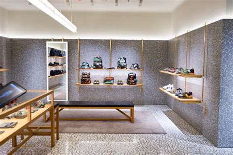 店鋪 裝修|零售店裝修設計工程 Branding Works Retail Interiors